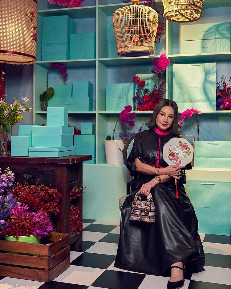Guests pose with the Tiffany & Co. Florist backdrop at PINCNY2023 event