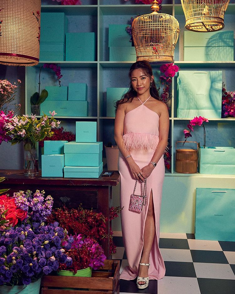 Guests pose with the Tiffany & Co. Florist backdrop at PINCNY2023 event