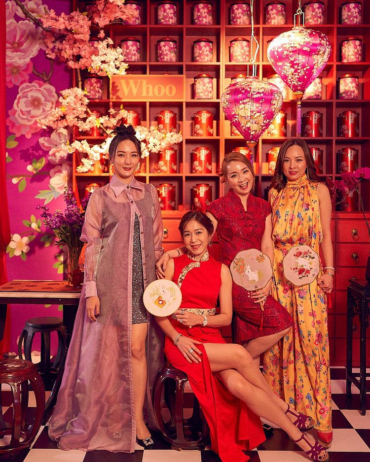 Guests pose with the History of Whoo backdrop at PINCNY2023 event