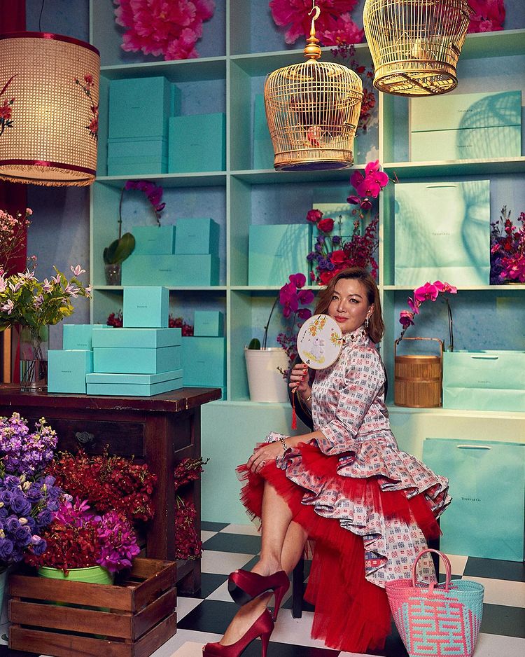 Guests pose with the Tiffany & Co. Florist backdrop at PINCNY2023 event